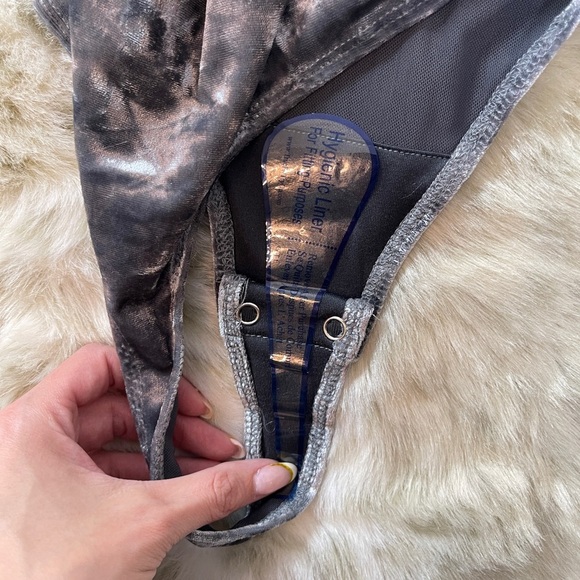 Good American Gray Crushed Velvet Tank Bodysuit - Picture 8 of 10